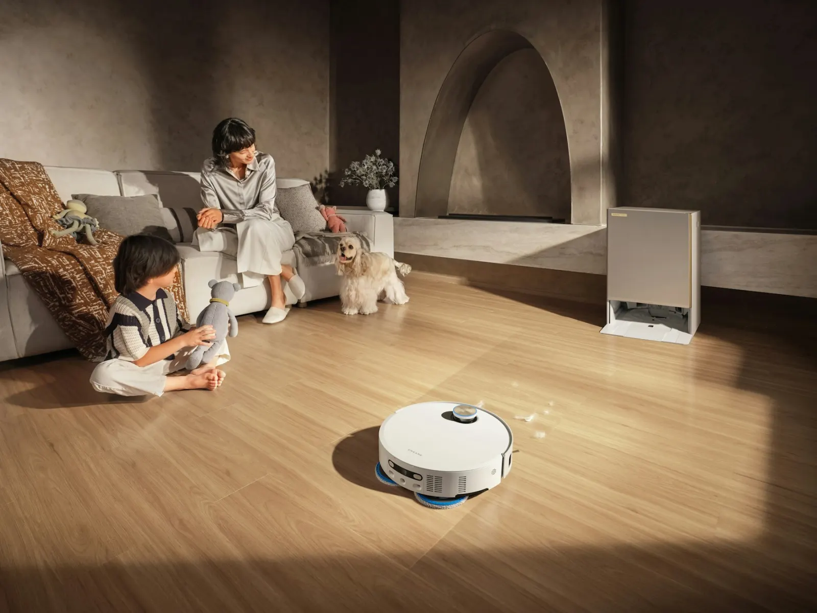 [ÖRNEK] Ev ortamında çalışan robot süpürge — Robot Fix’e ait olmayan stok görsel